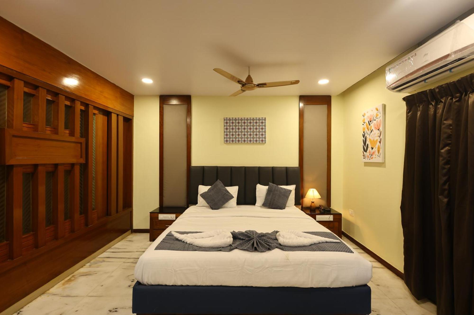 Lj Dadi'S Grand Hotel Visakhapatnam Buitenkant foto