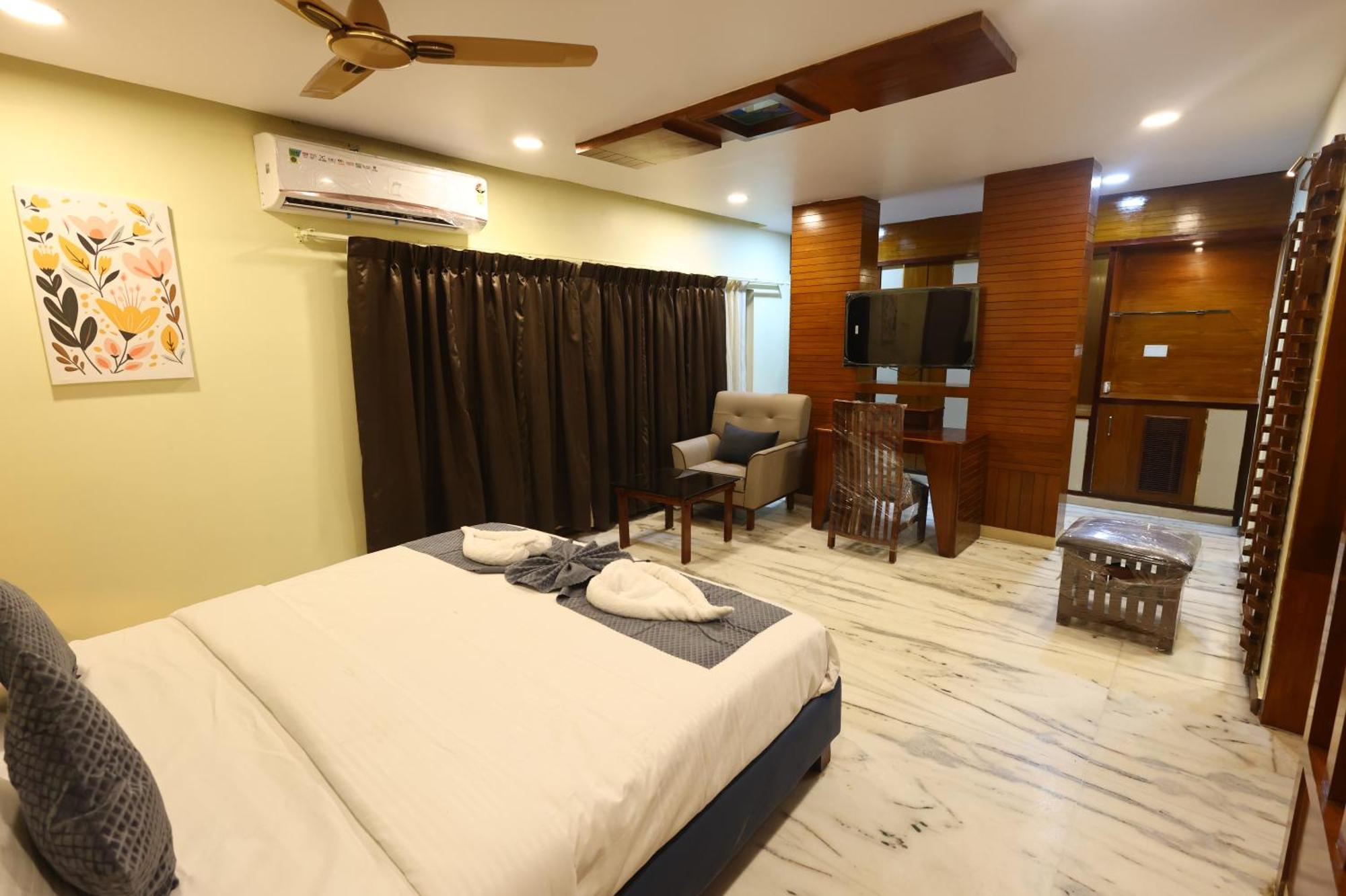Lj Dadi'S Grand Hotel Visakhapatnam Buitenkant foto