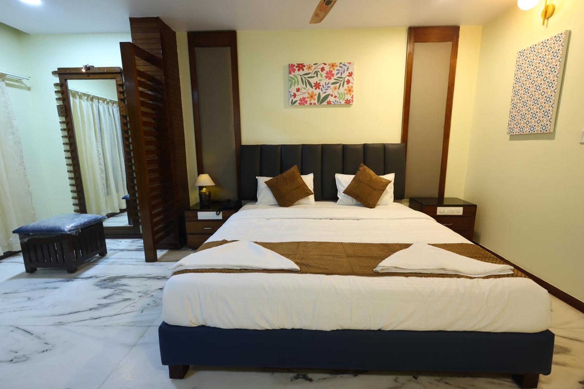 Lj Dadi'S Grand Hotel Visakhapatnam Buitenkant foto
