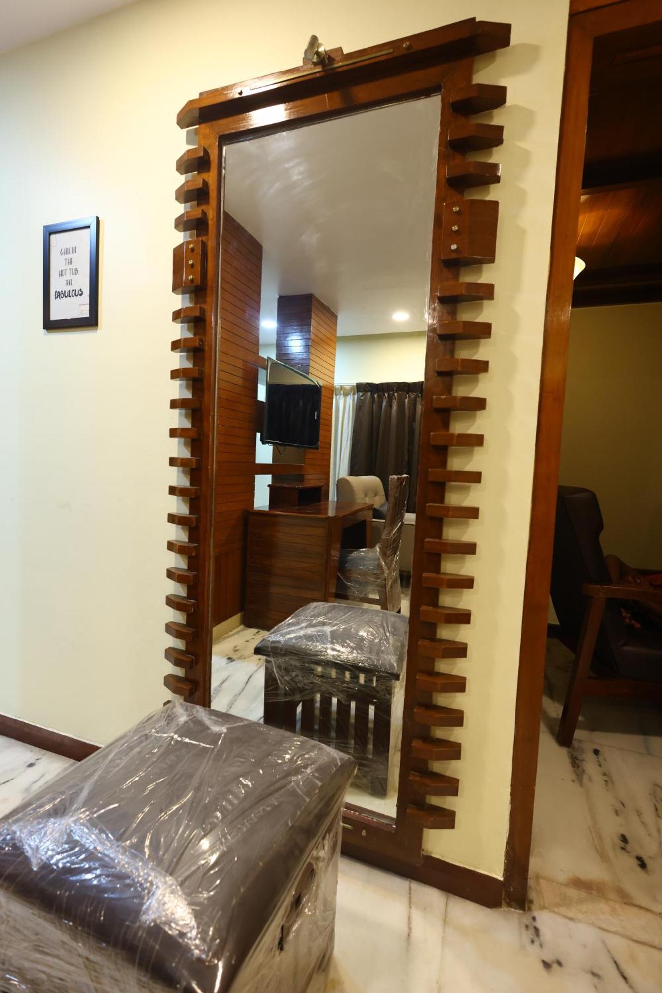 Lj Dadi'S Grand Hotel Visakhapatnam Buitenkant foto