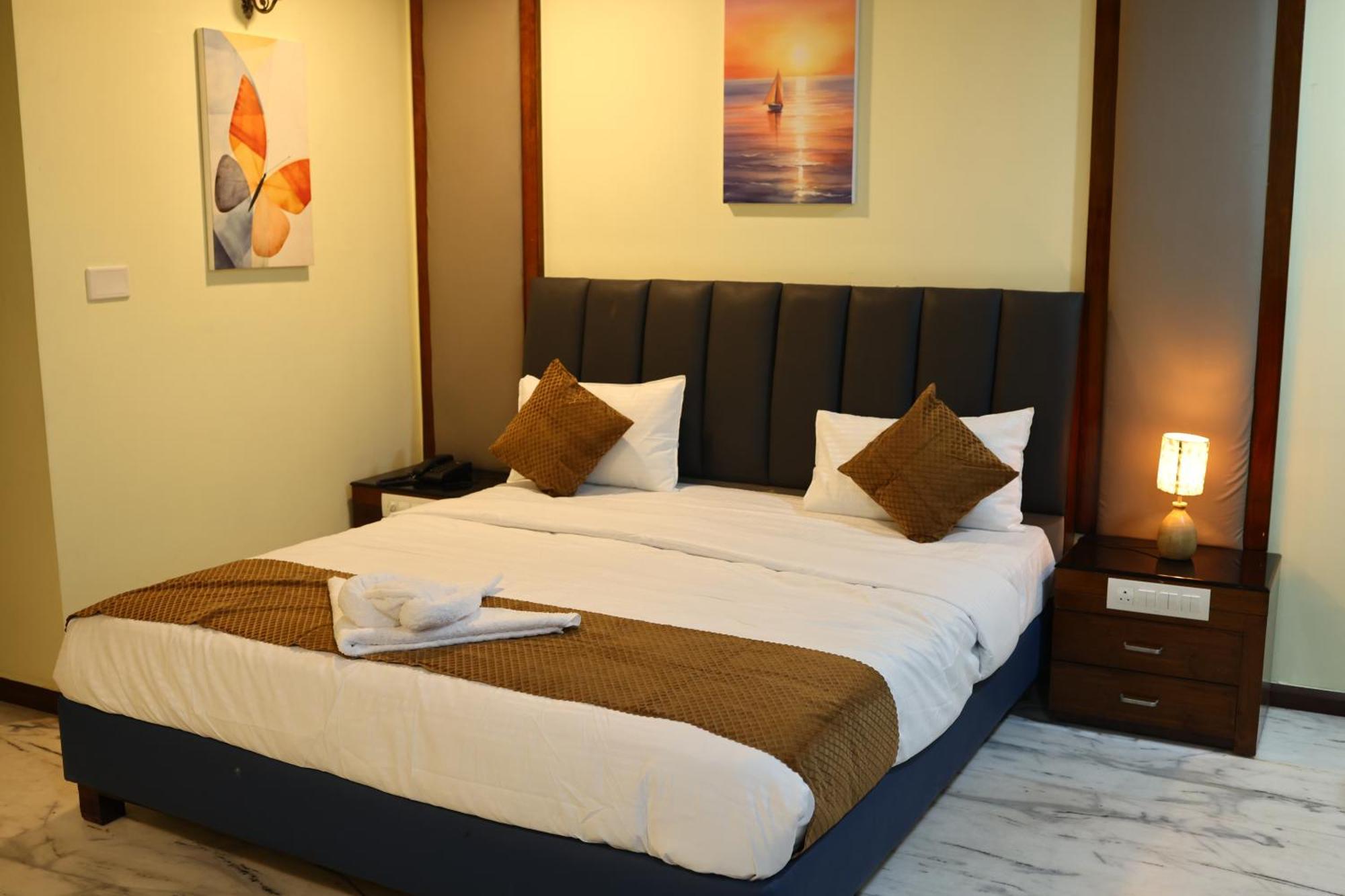 Lj Dadi'S Grand Hotel Visakhapatnam Buitenkant foto