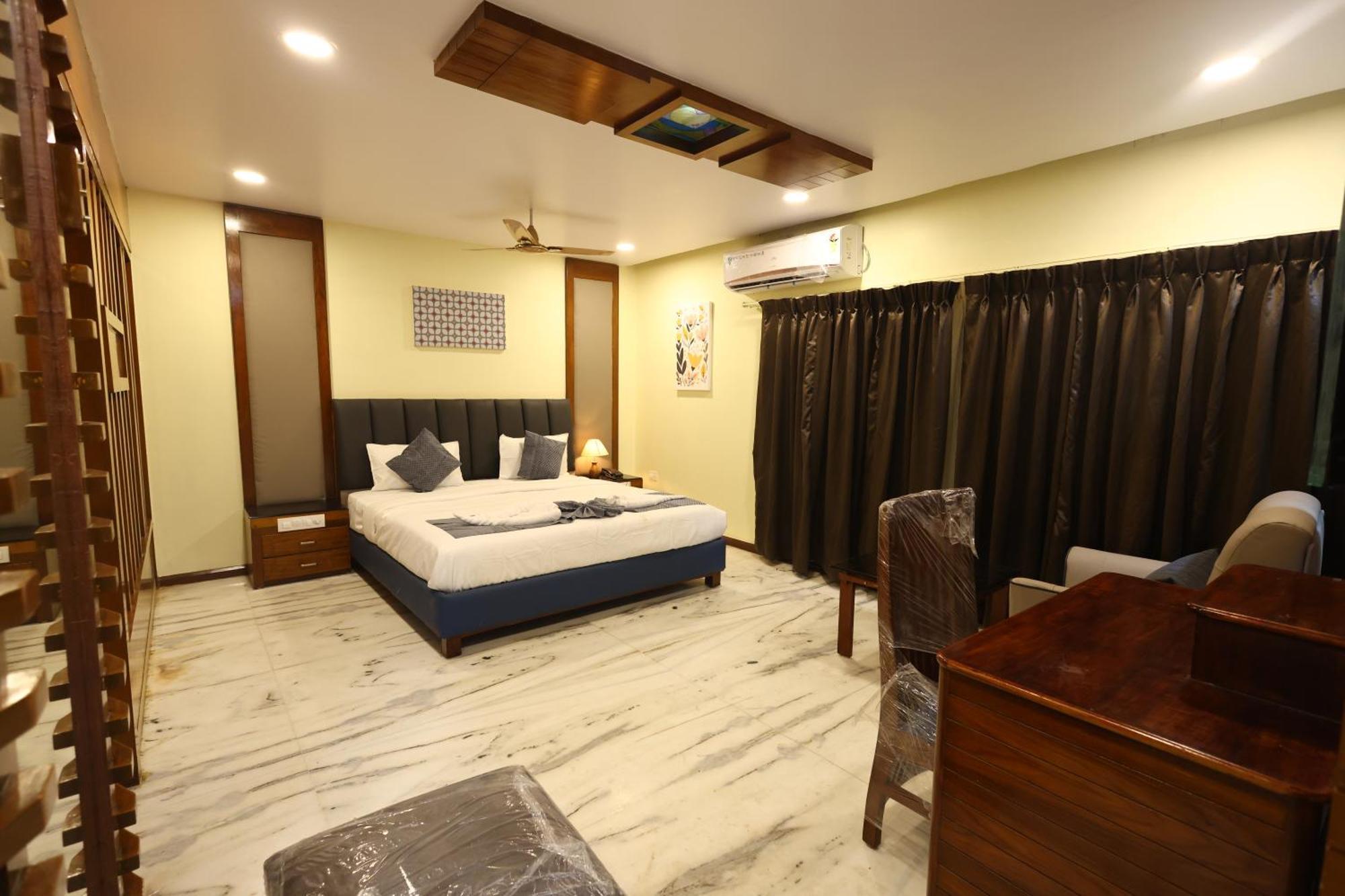 Lj Dadi'S Grand Hotel Visakhapatnam Buitenkant foto