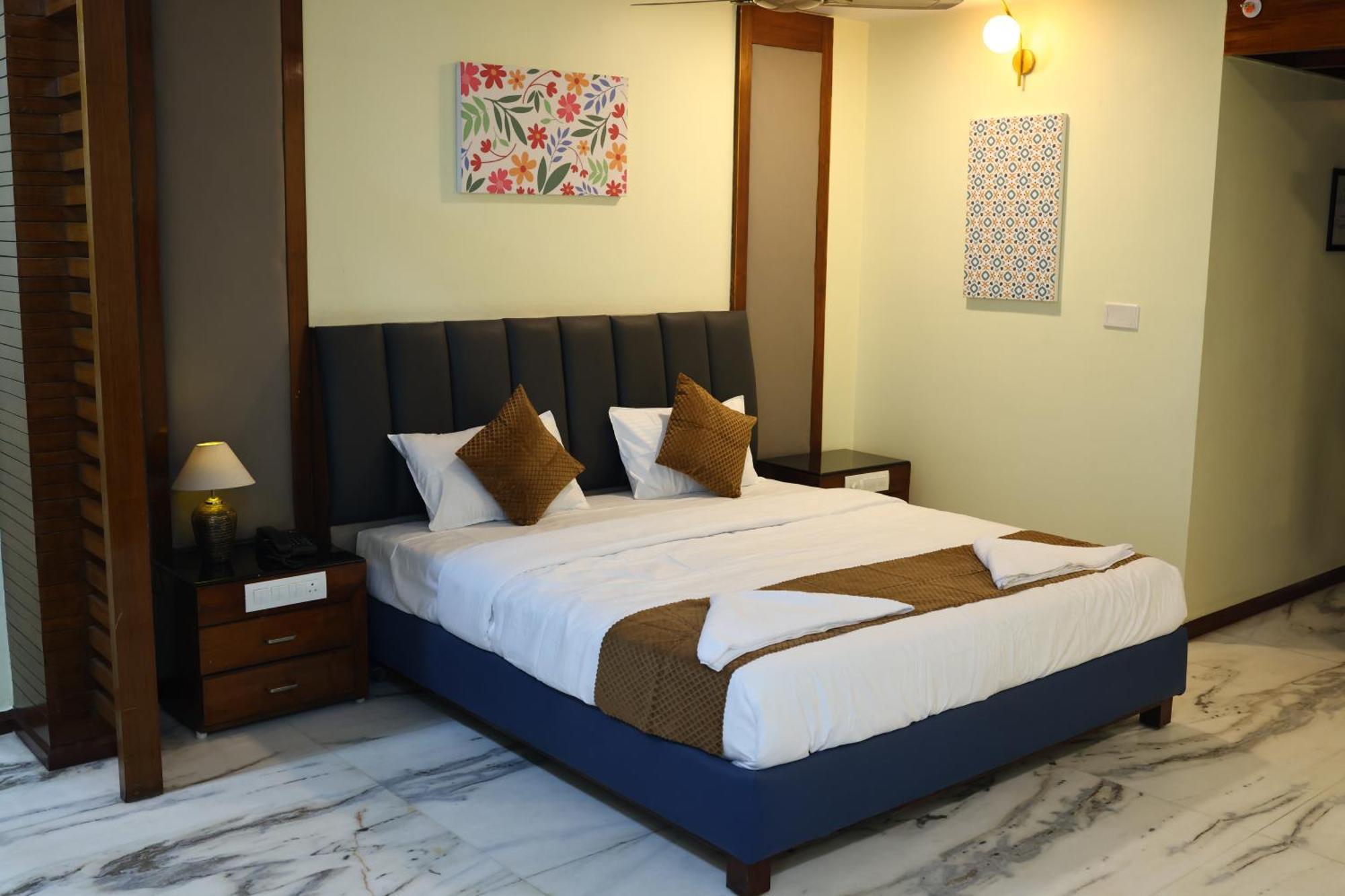 Lj Dadi'S Grand Hotel Visakhapatnam Buitenkant foto