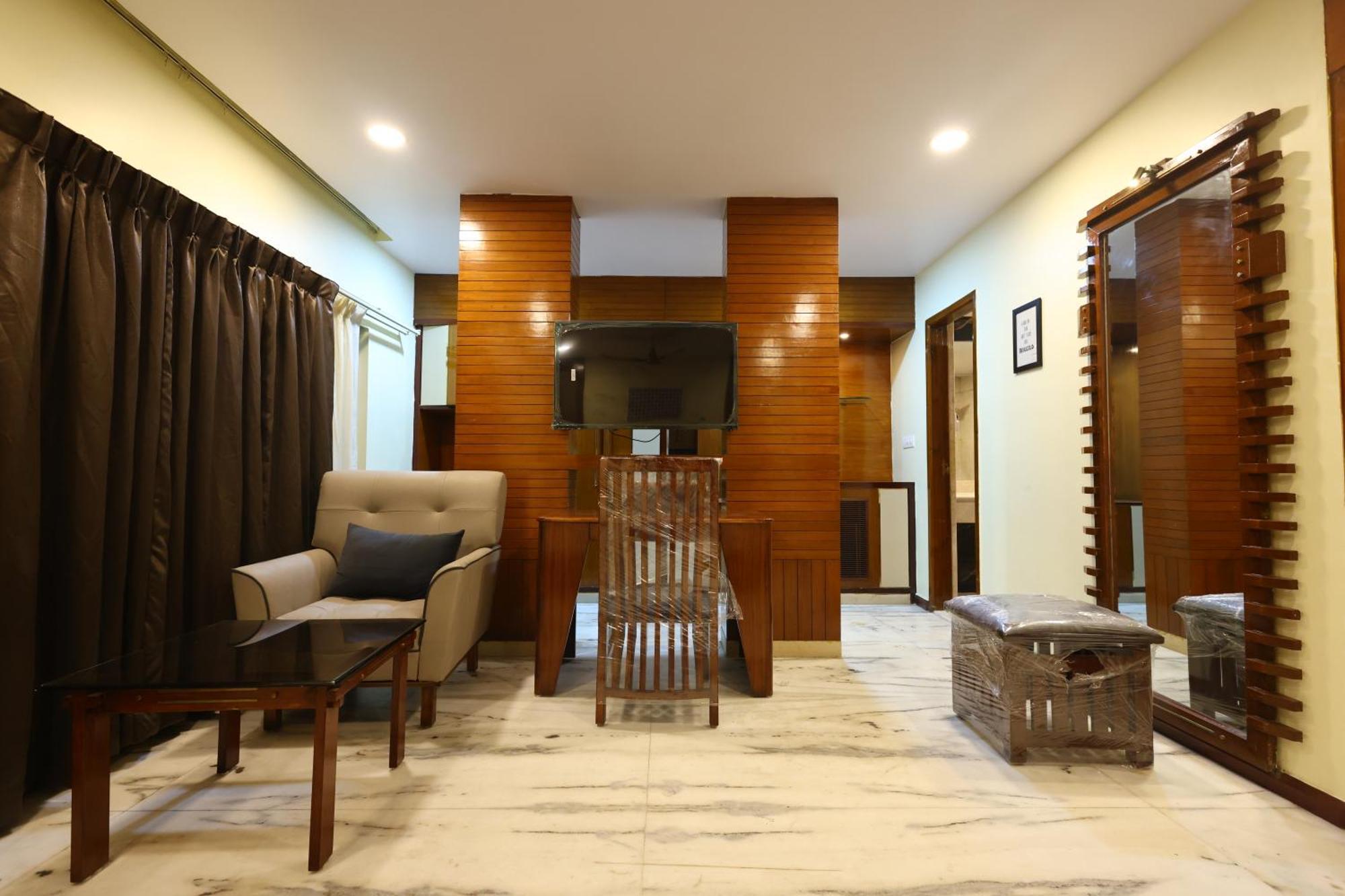 Lj Dadi'S Grand Hotel Visakhapatnam Buitenkant foto