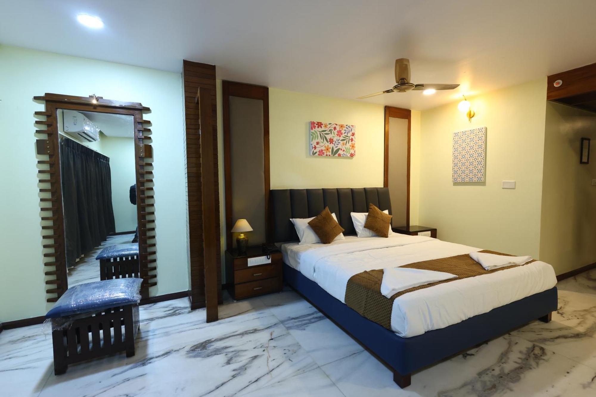 Lj Dadi'S Grand Hotel Visakhapatnam Buitenkant foto