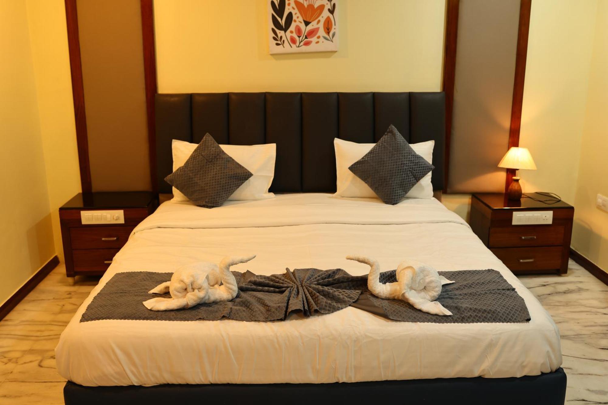 Lj Dadi'S Grand Hotel Visakhapatnam Buitenkant foto