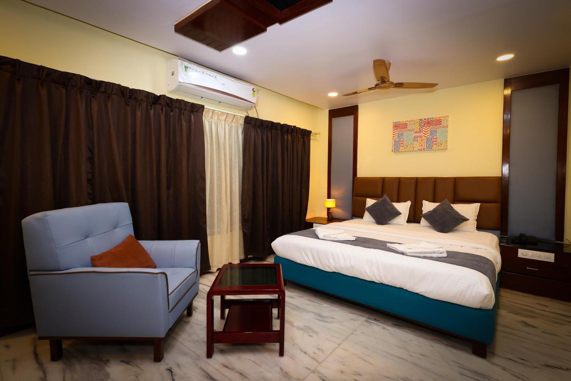 Lj Dadi'S Grand Hotel Visakhapatnam Buitenkant foto
