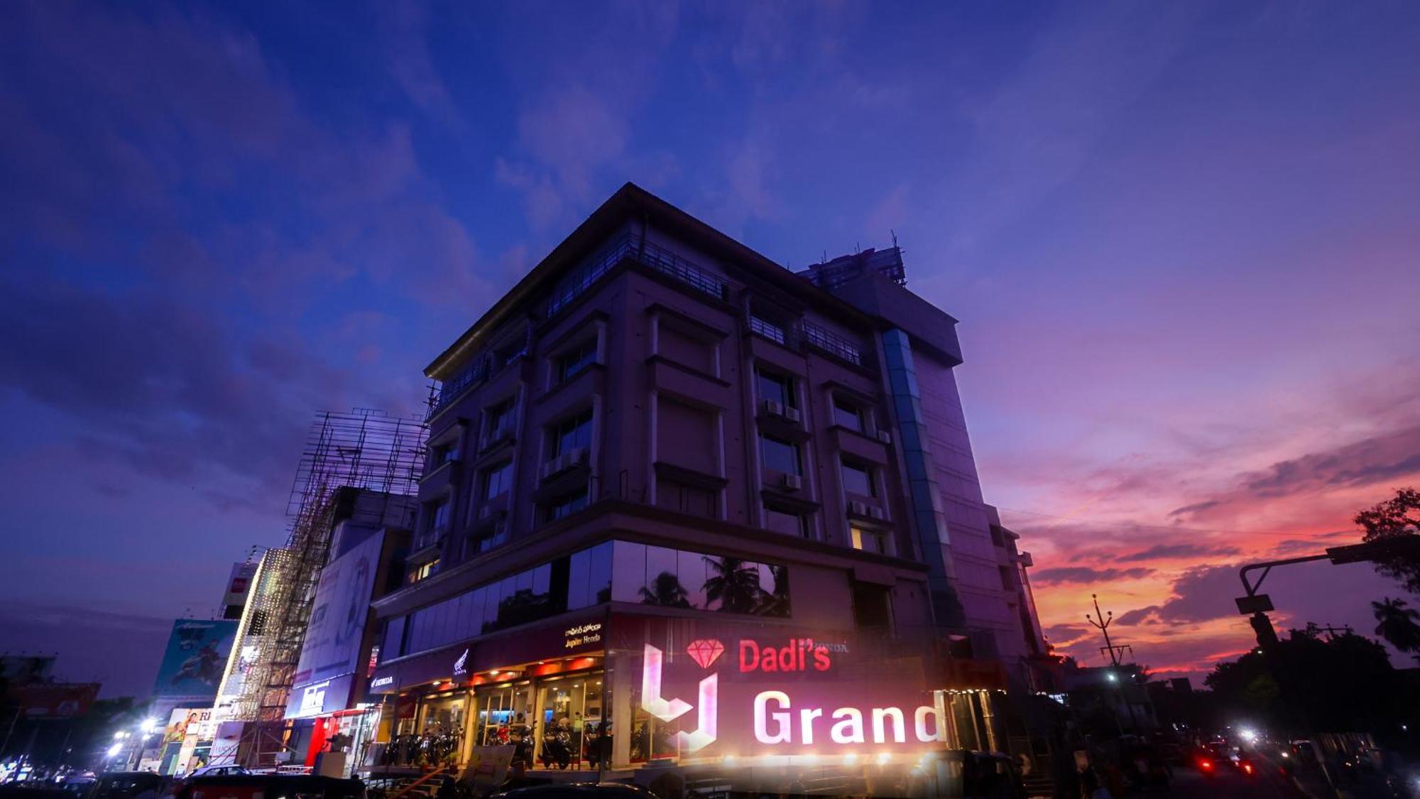 Lj Dadi'S Grand Hotel Visakhapatnam Buitenkant foto