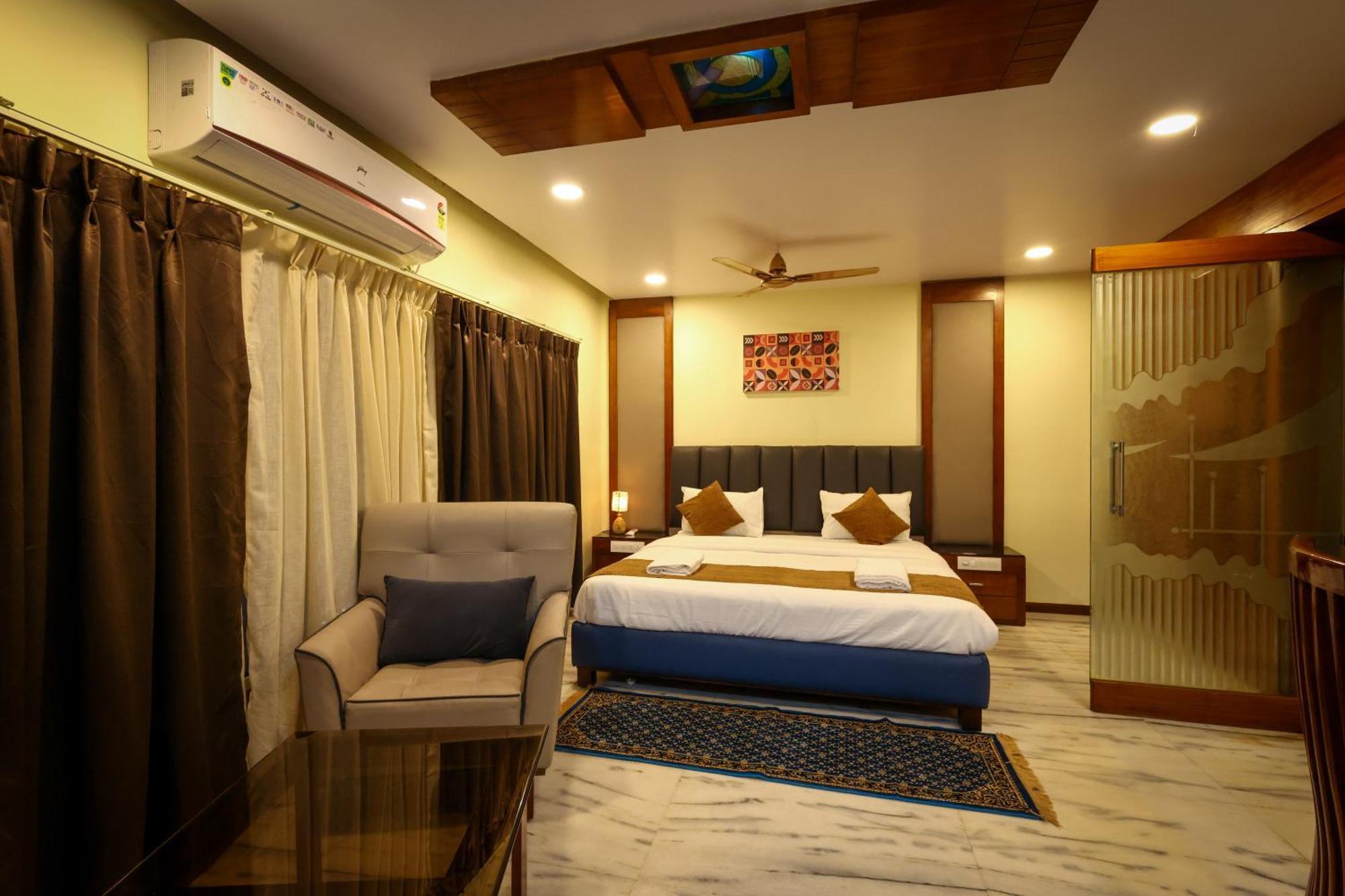 Lj Dadi'S Grand Hotel Visakhapatnam Buitenkant foto