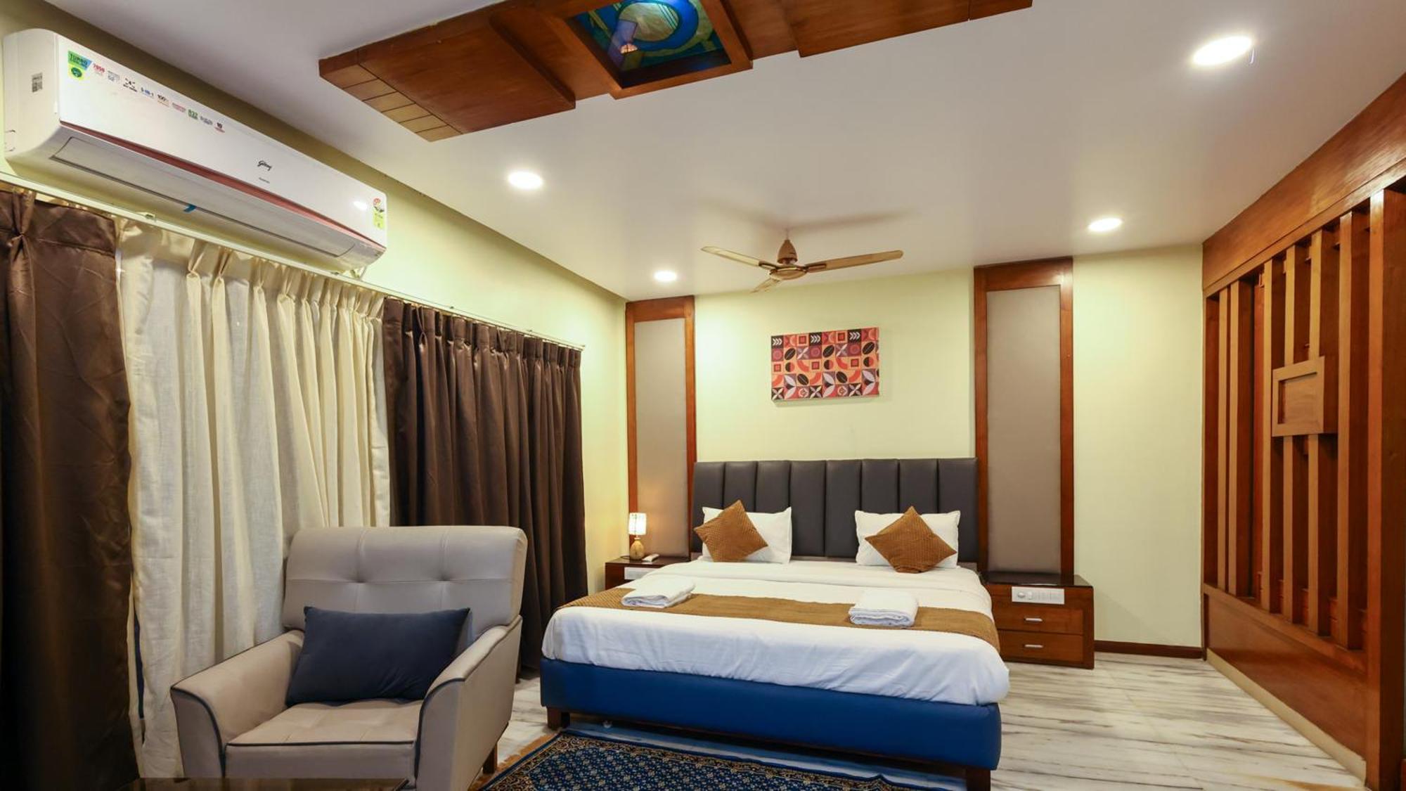 Lj Dadi'S Grand Hotel Visakhapatnam Buitenkant foto